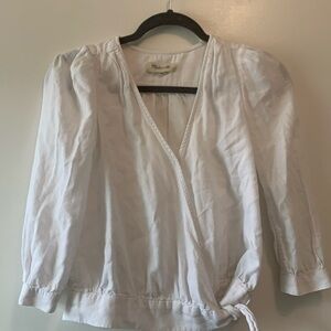White madewell top with puffy sleeves